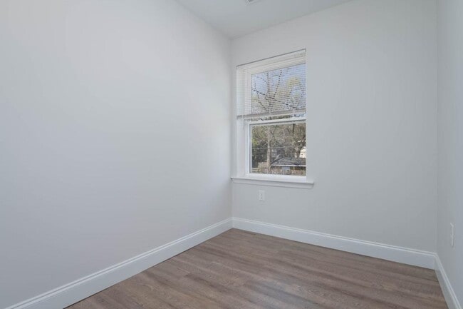 Building Photo - 806 Benninghaus Rd