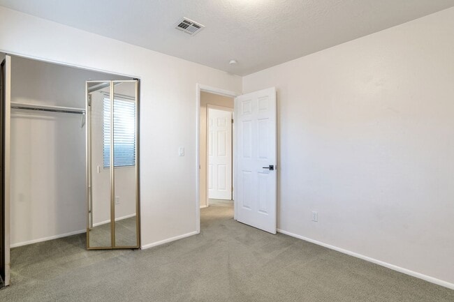Building Photo - Inviting 2 Bedroom, 1 Bath with Fenced Patio
