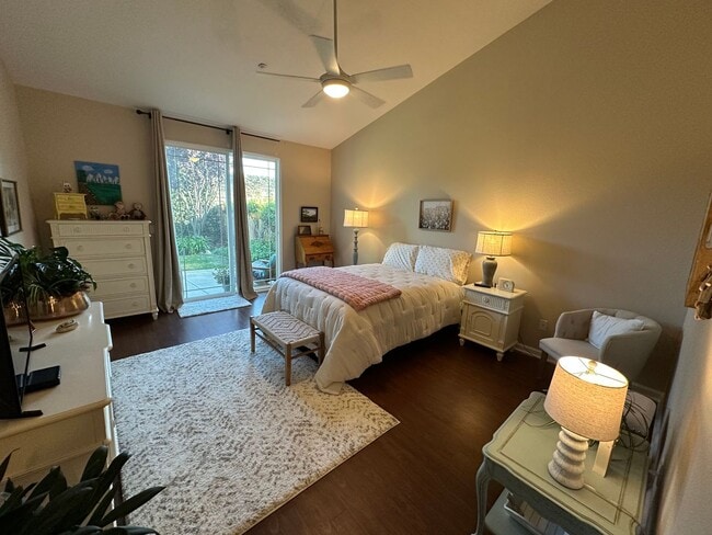 Building Photo - La Ventana Estates 3 bdrm Townhome Available