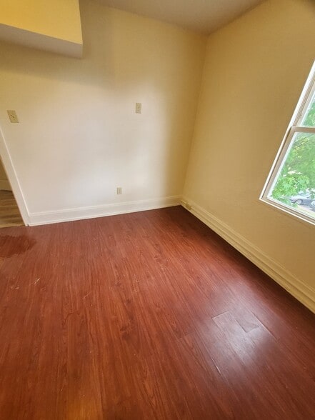 Building Photo - 370 Cole Ave