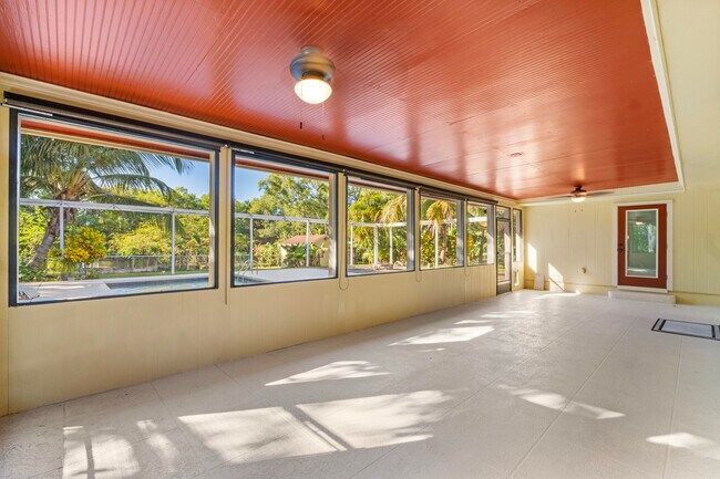 Building Photo - 2850 SW Murphy Rd