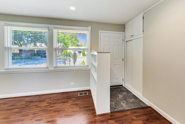 Building Photo - 3631 Kemman Ave
