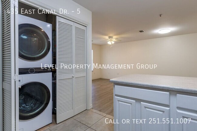 Building Photo - 435 E Canal Dr