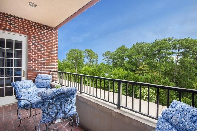 Building Photo - 3657 Peachtree Rd NE