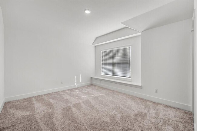 Building Photo - 3405 Charade Dr