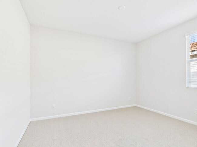 Building Photo - NORTH COPPER CANYON BRAND NEW BEAUTY