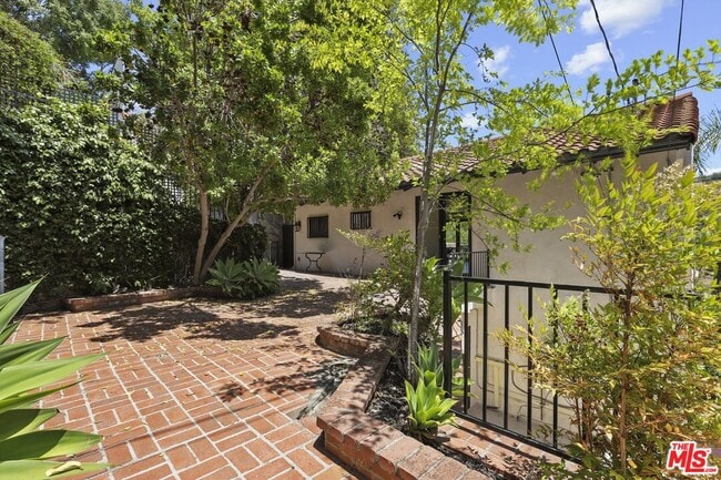 Building Photo - 5940 Manola Way