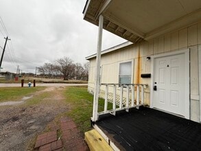 Building Photo - 3710 Holmes Rd