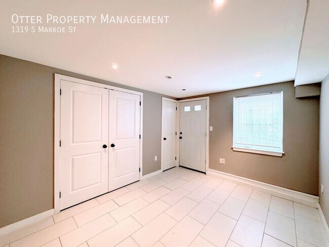 Building Photo - 1319 S Markoe St