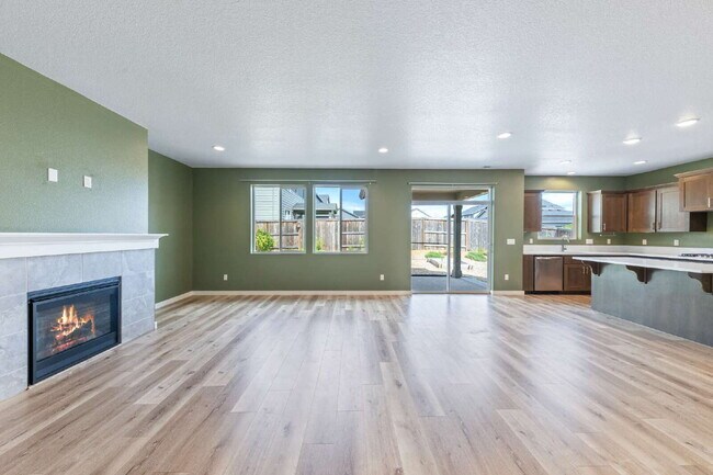 Building Photo - Large Recent Construction Home with Bonus Room!