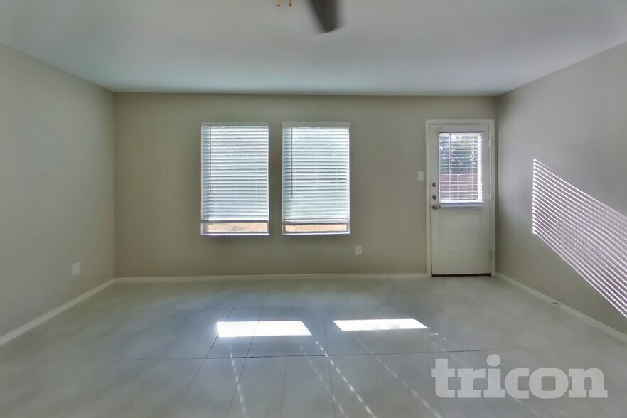 Building Photo - 1704 Claireborne Court Little Elm TX