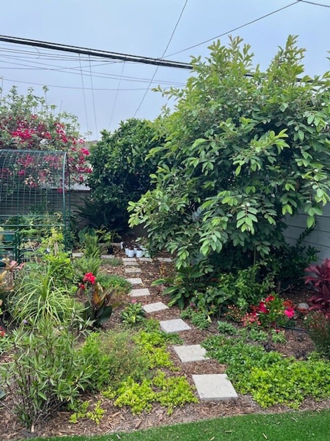 Building Photo - Westchester Home Perfect for Plant/Garden ...