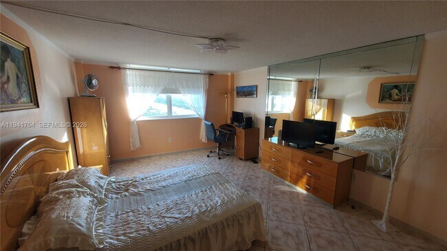 Building Photo - 1833 S Ocean Dr