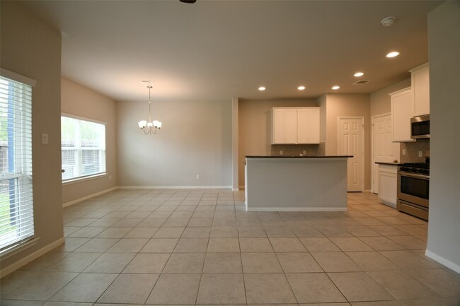 Building Photo - 104 Camelot Pl Ct