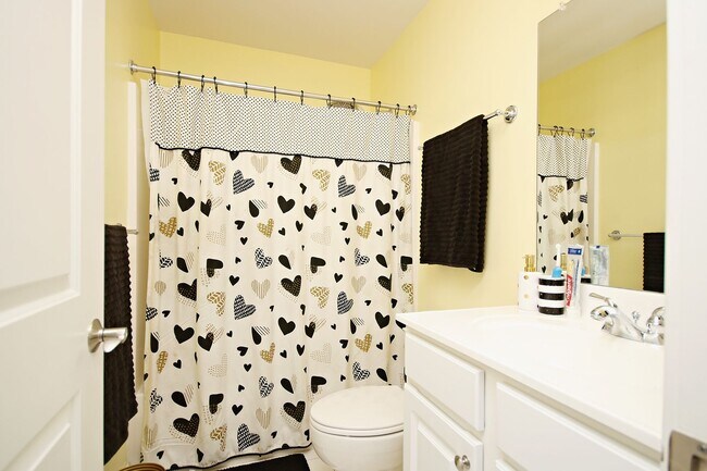 Building Photo - Dog-Friendly Brookwood Home Near UVA & Downtown