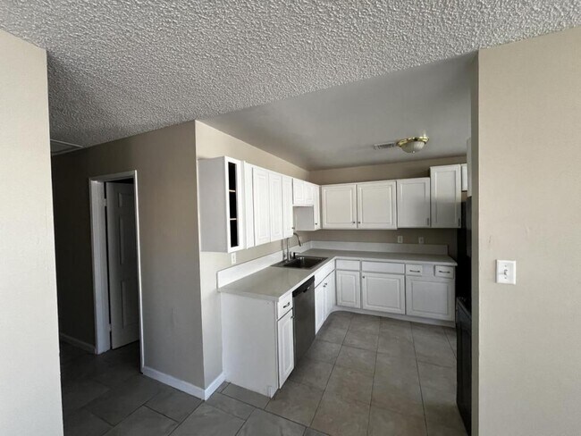 Building Photo - 6941 Appleton Dr