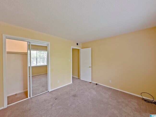 Building Photo - 836 Beacon Pkwy E