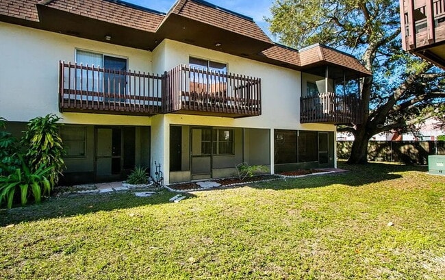 Building Photo - Centrally Located 3 bedroom 2.5 bath Townh...