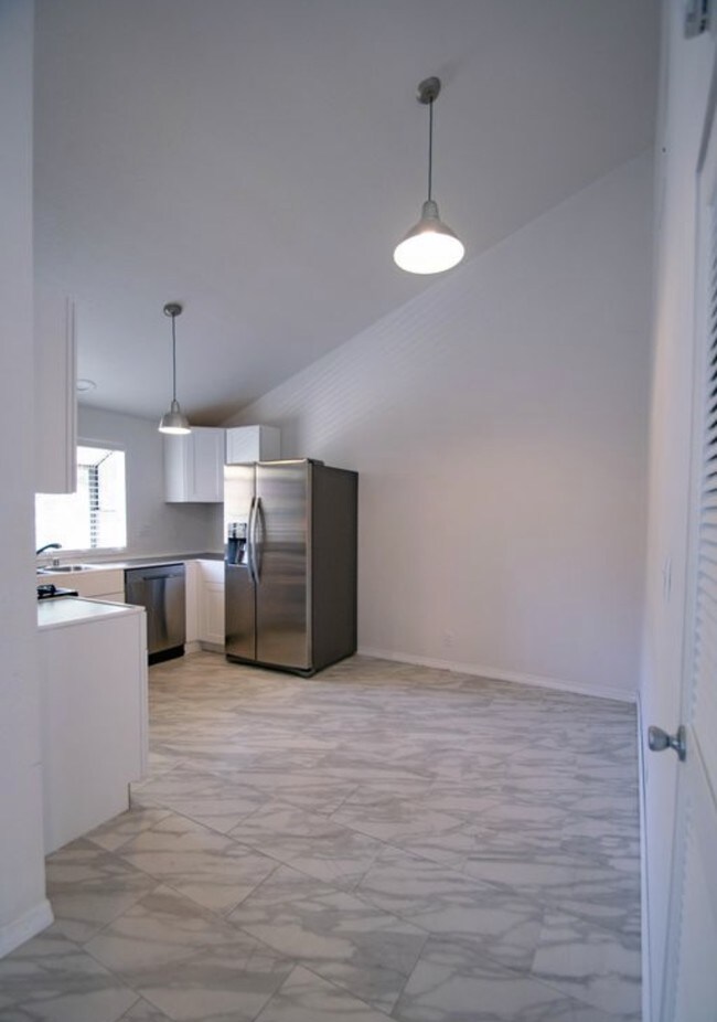 Building Photo - 5321 Colodny Dr