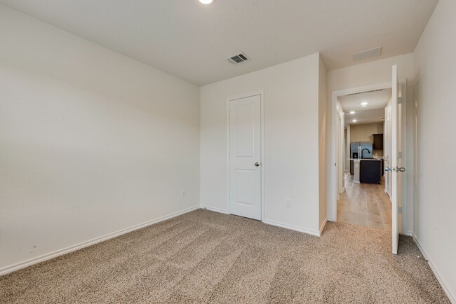 Building Photo - Beautiful 3-Bedroom Home in Aubrey ISD – Built in 2023!