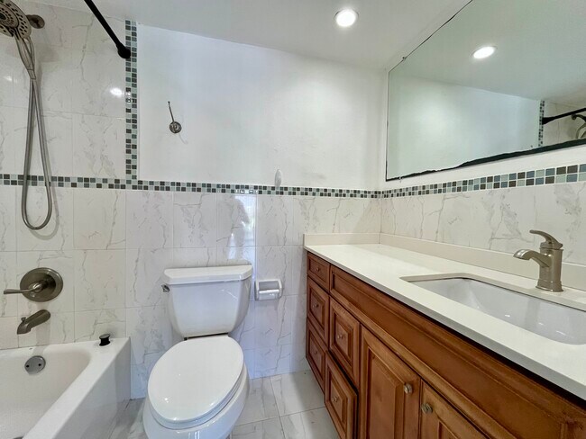 Building Photo - 3527 NE 168th St