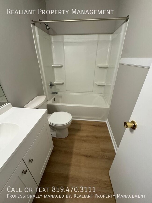 Building Photo - 425 Lenney Dr