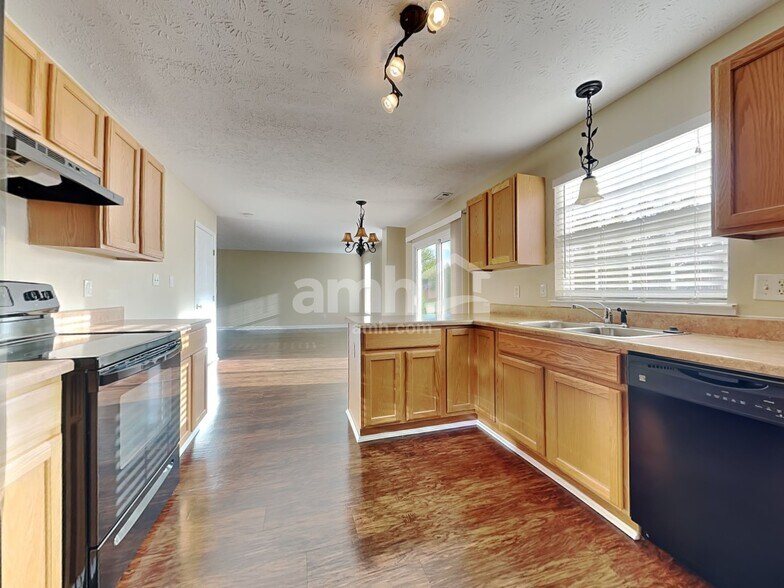 Building Photo - 2452 Featherston Ct