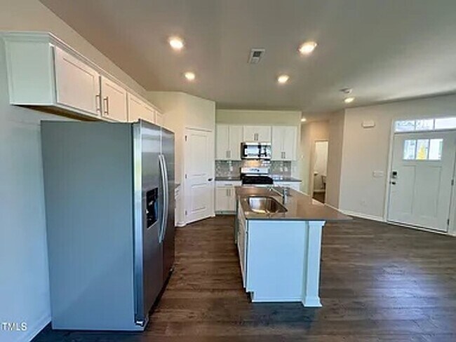 Building Photo - 1823 Hinesley Dr