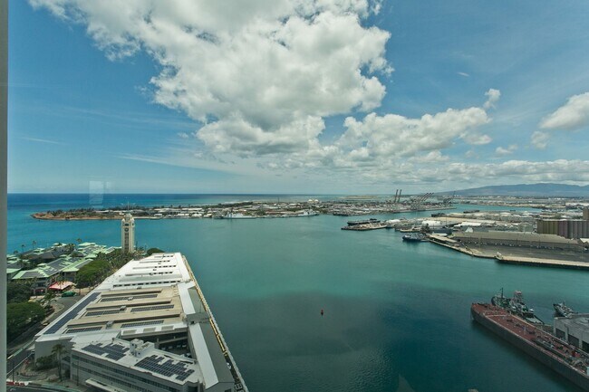 Building Photo - 2/2/2 Harbor and ocean view unit