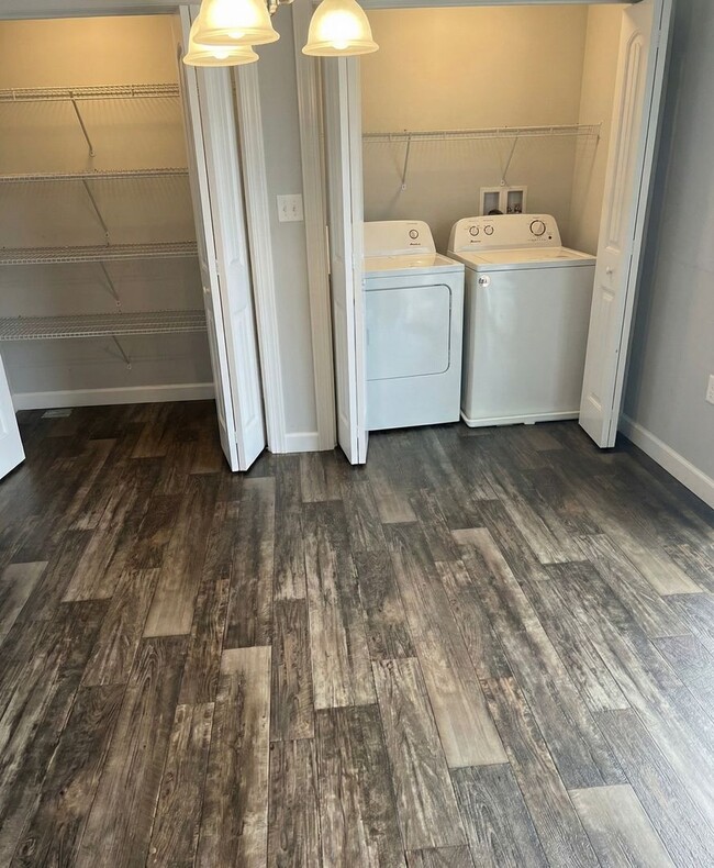 Building Photo - 3 Bed, 2.5 Bath - Single Family Home - AVAILABLE NOW