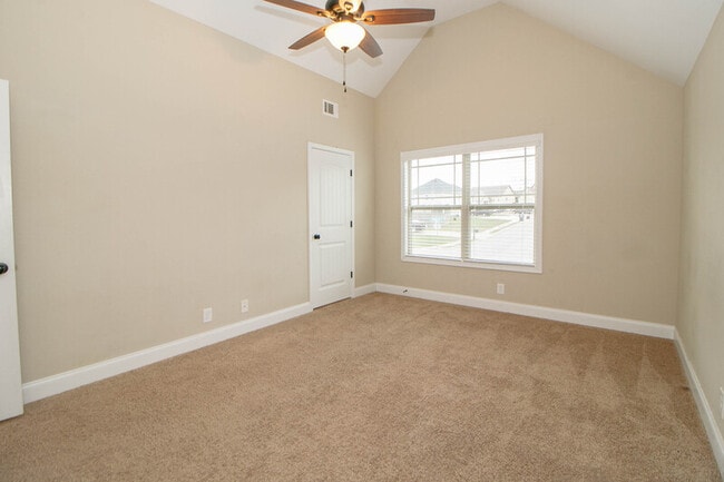 Building Photo - 3338 N Henderson Way