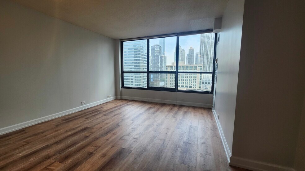 Building Photo - 405 N WABASH Ave