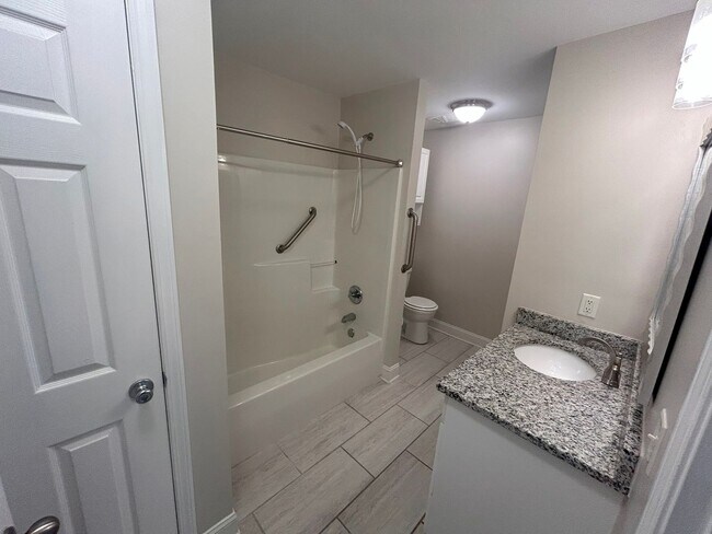 Building Photo - First floor 2 bedroom/2 bathroom condomini...