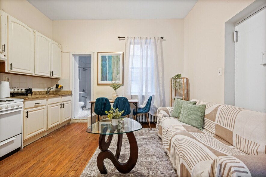 Building Photo - 639 2nd Ave