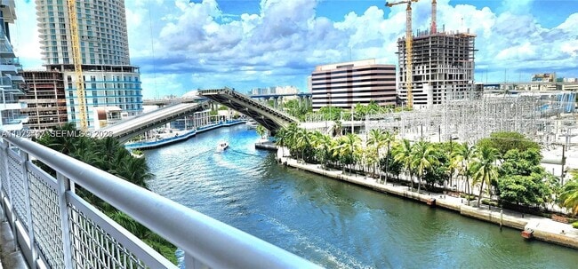 Building Photo - 690 SW 1st Ct