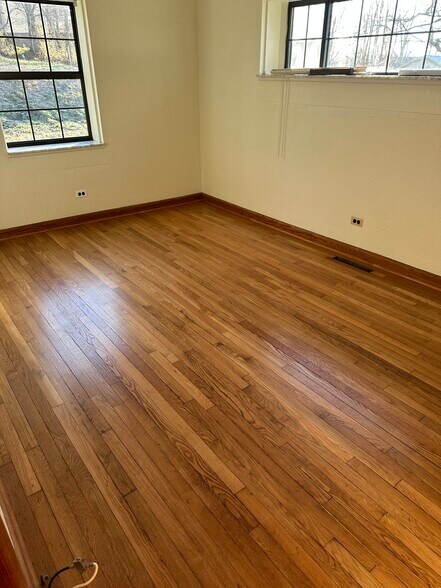 Building Photo - 133 Hidden Cove