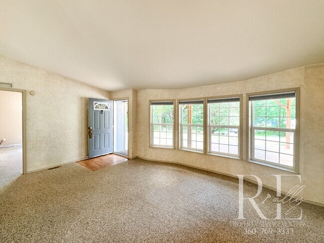 Building Photo - Your Private Getaway In Bremerton