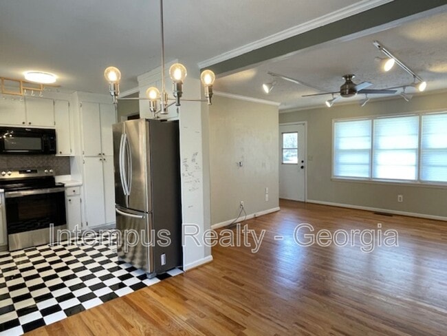 Building Photo - 633 White St