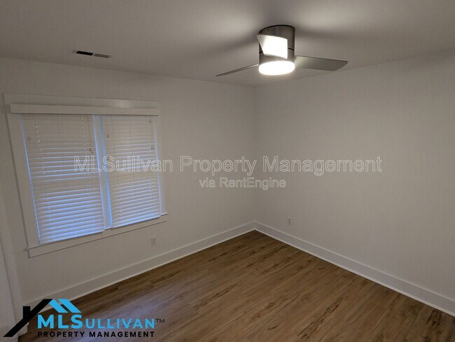Building Photo - 500 W Woodcroft Pkwy