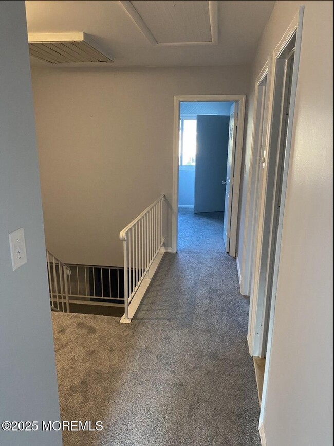 Building Photo - 185 Clubhouse Dr