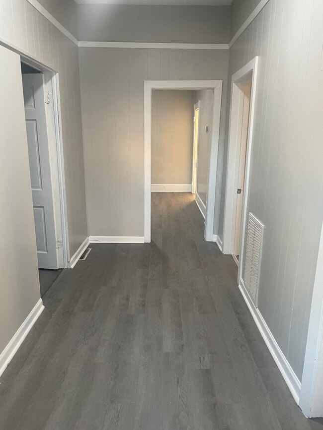 Building Photo - 3 br 1 bath house for rent