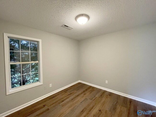 Building Photo - 100 Brook Glen Dr