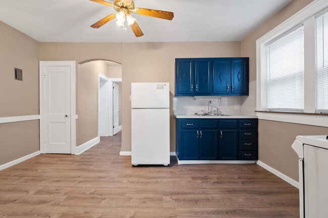 Building Photo - Super He-Moon