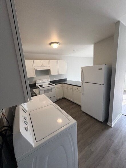 Building Photo - 411 E 5th St