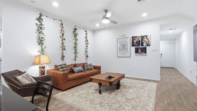 Building Photo - 22243 Florence Spgs Dr