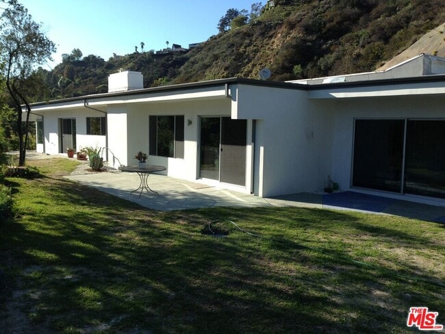 Building Photo - 2657 Zorada Dr