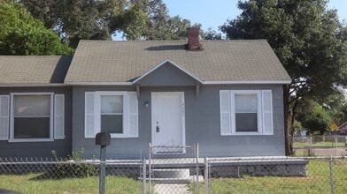 Building Photo - Newly Remodeled! Beautiful 2 bedroom/ 1 bath home / Laundry Room / Car Port