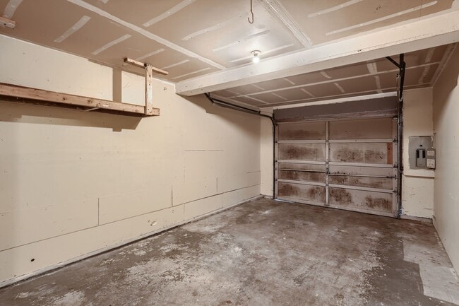 Building Photo - 2025 C St SE