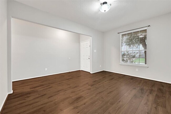 Building Photo - 26418 Richwood Oaks Dr