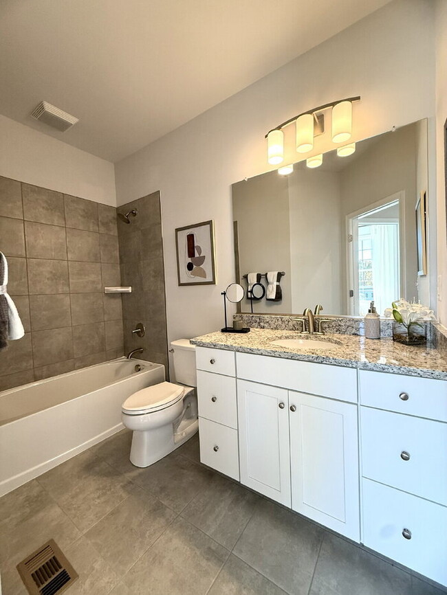 Building Photo - Modern 3-Bedroom Bethany Model Condo in Co...